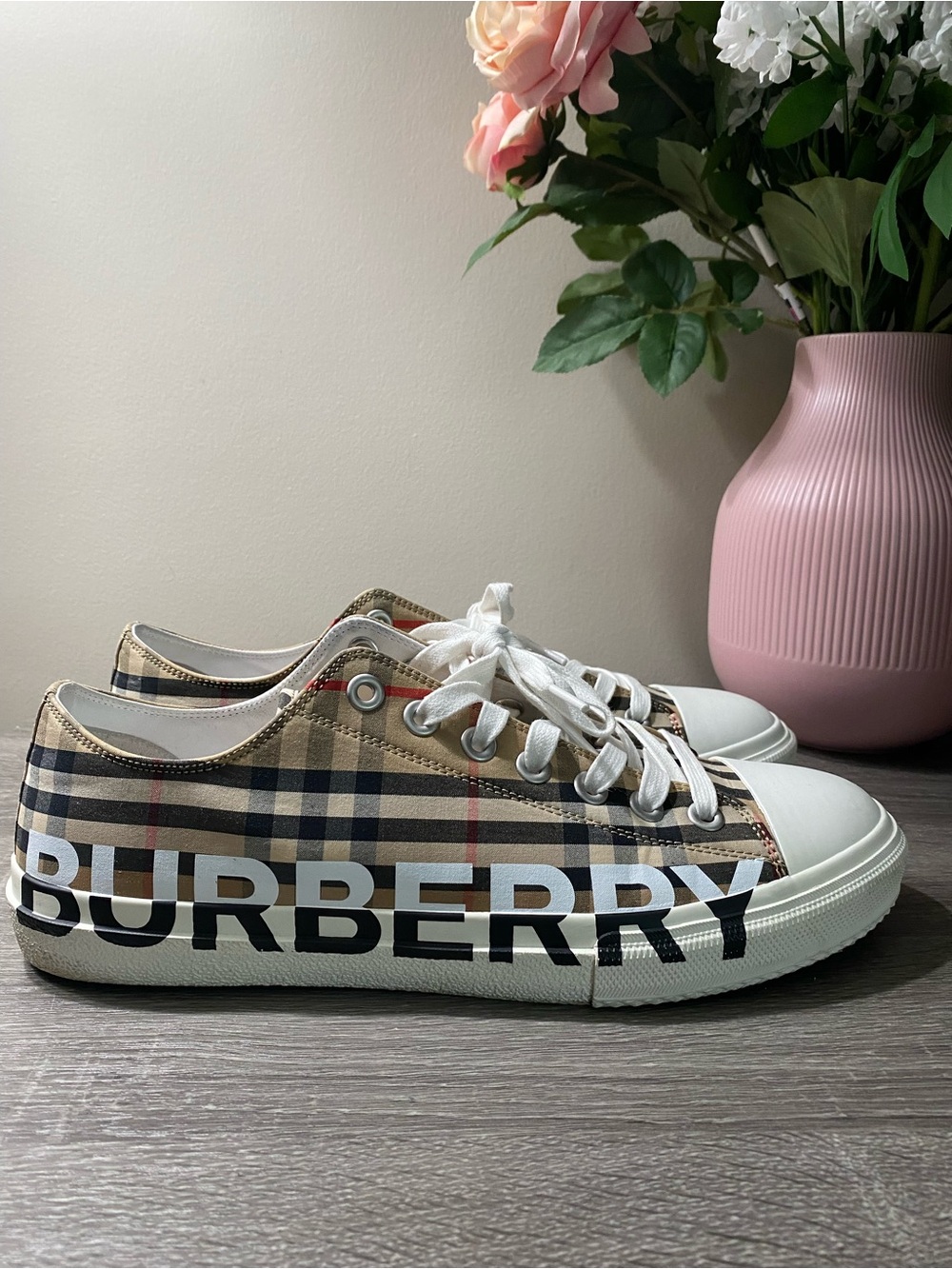 Burberry Low-Top Sneakers with Burberry logo